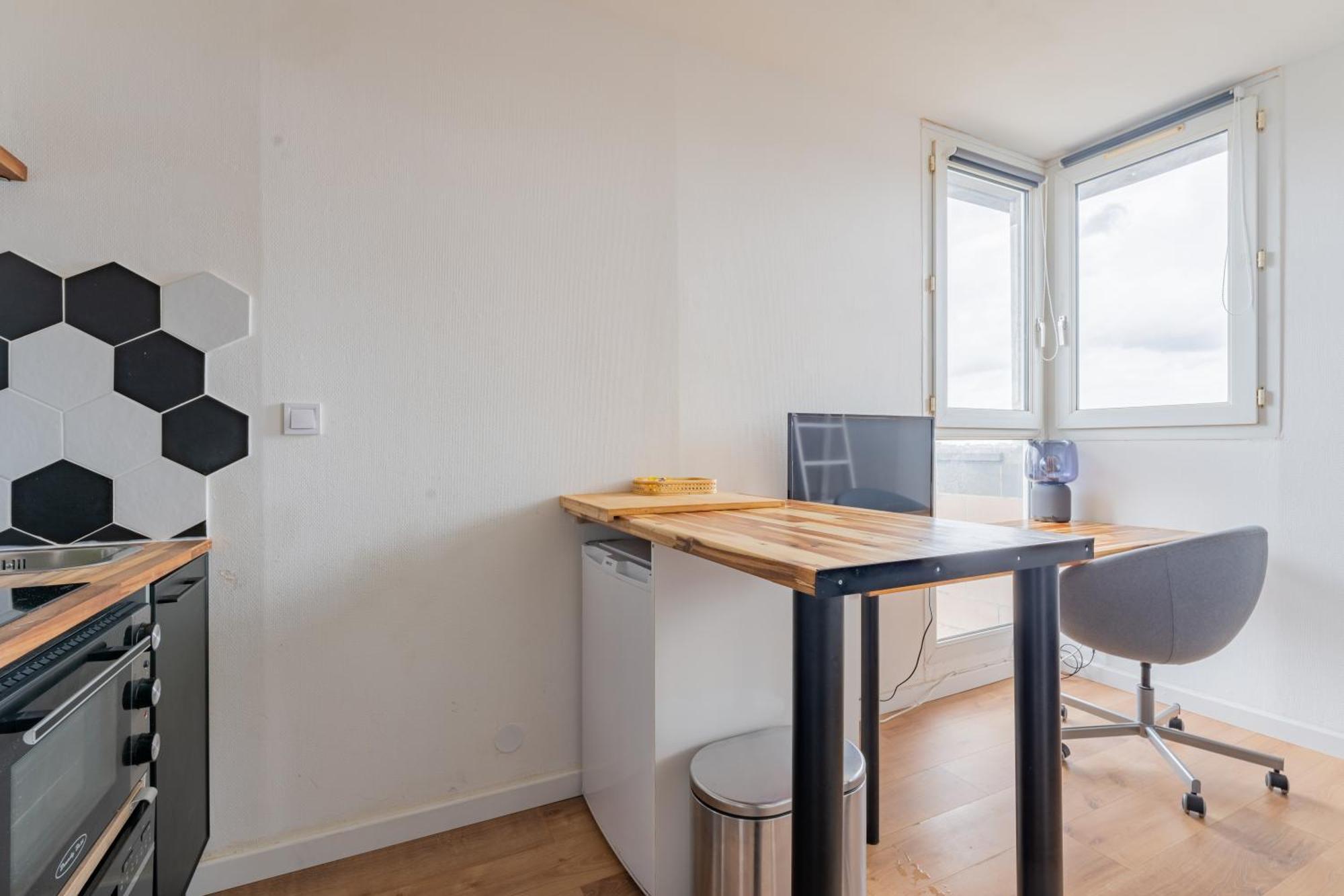 Charlemagne - Studio Confortable Avec Parking Gratuit - Quelques Pas De La Gare, Cuisine, Wifi Apartment Arras Luaran gambar