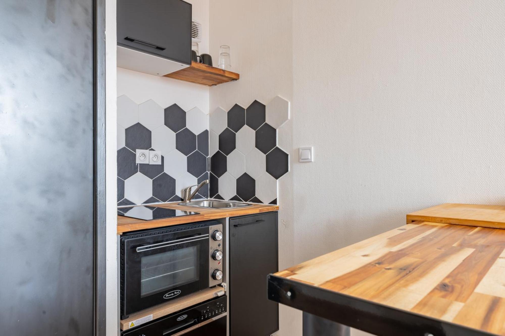 Charlemagne - Studio Confortable Avec Parking Gratuit - Quelques Pas De La Gare, Cuisine, Wifi Apartment Arras Luaran gambar