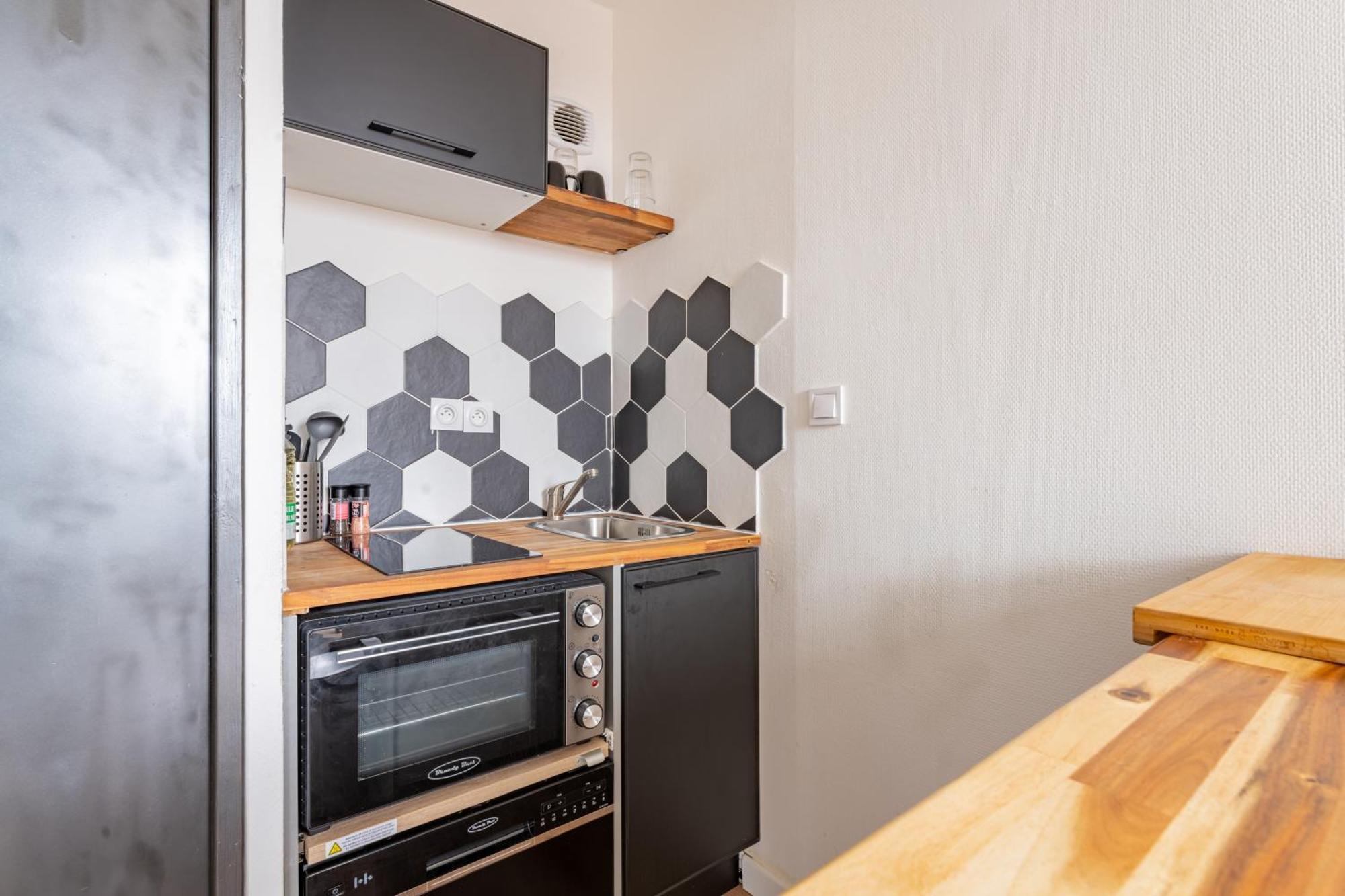 Charlemagne - Studio Confortable Avec Parking Gratuit - Quelques Pas De La Gare, Cuisine, Wifi Apartment Arras Luaran gambar