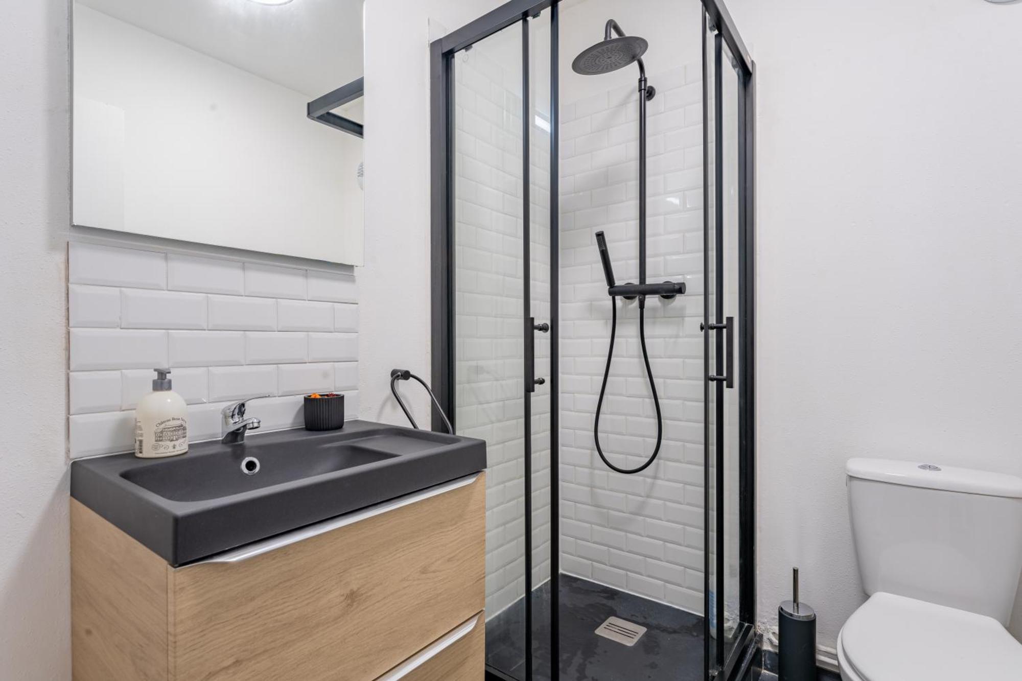 Charlemagne - Studio Confortable Avec Parking Gratuit - Quelques Pas De La Gare, Cuisine, Wifi Apartment Arras Luaran gambar