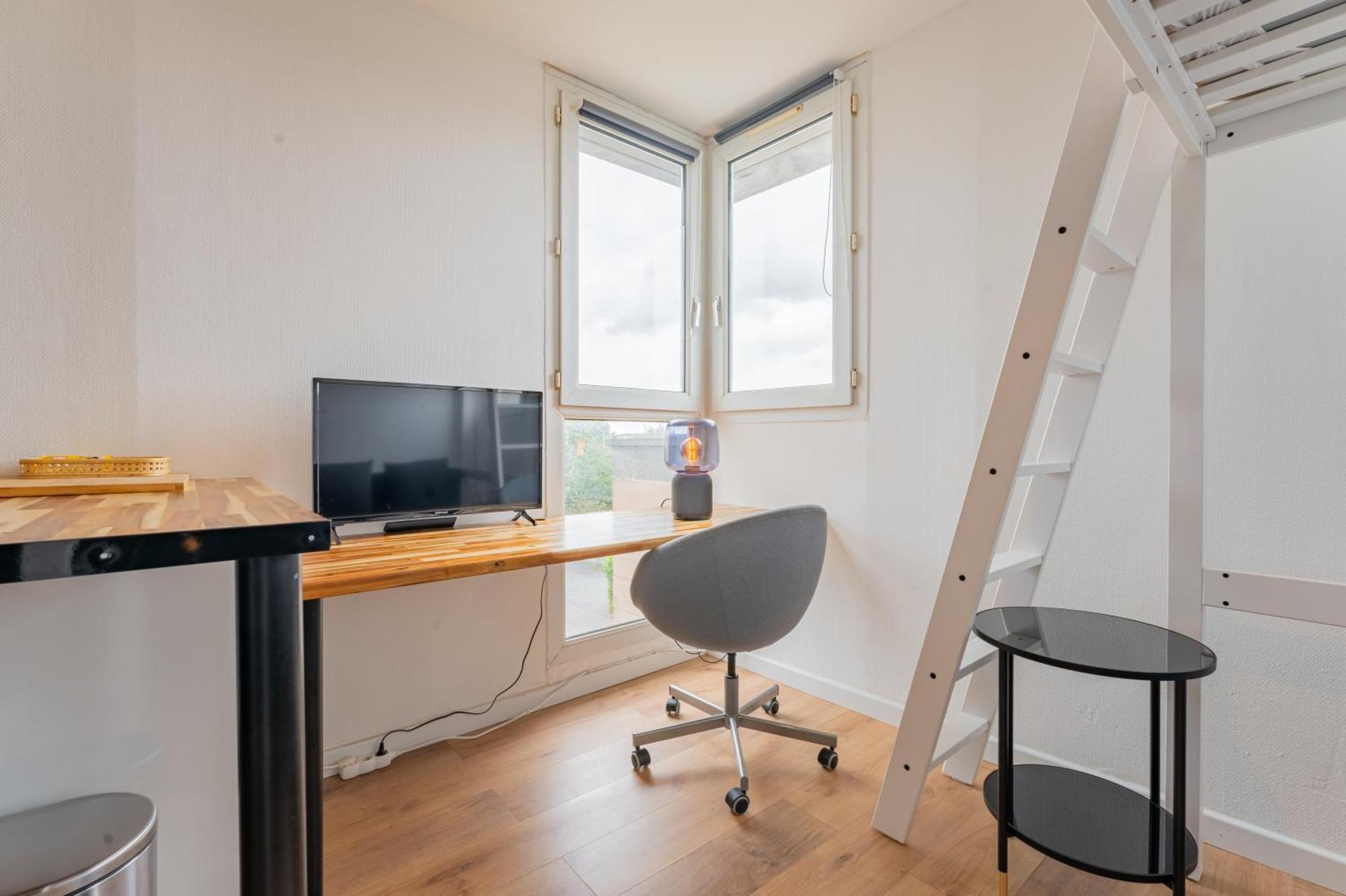 Charlemagne - Studio Confortable Avec Parking Gratuit - Quelques Pas De La Gare, Cuisine, Wifi Apartment Arras Luaran gambar