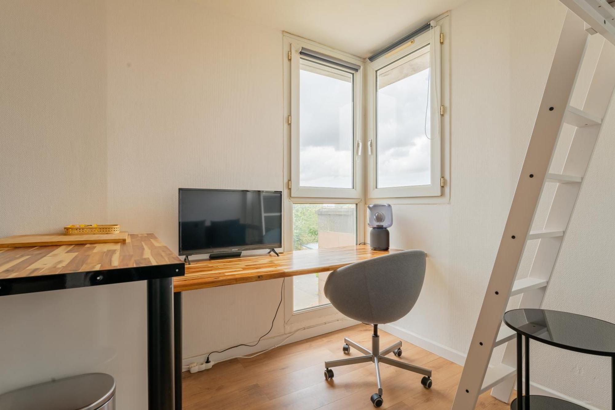 Charlemagne - Studio Confortable Avec Parking Gratuit - Quelques Pas De La Gare, Cuisine, Wifi Apartment Arras Luaran gambar